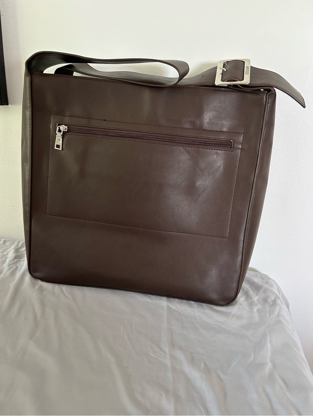 Classic Dark Brown Leather Satchel with Front Zip Pocket